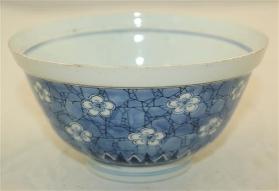 A Chinese blue and white prunus and cracked ice bowl, Chenghua six character mark, Kangxi period, diam. 15.5cm